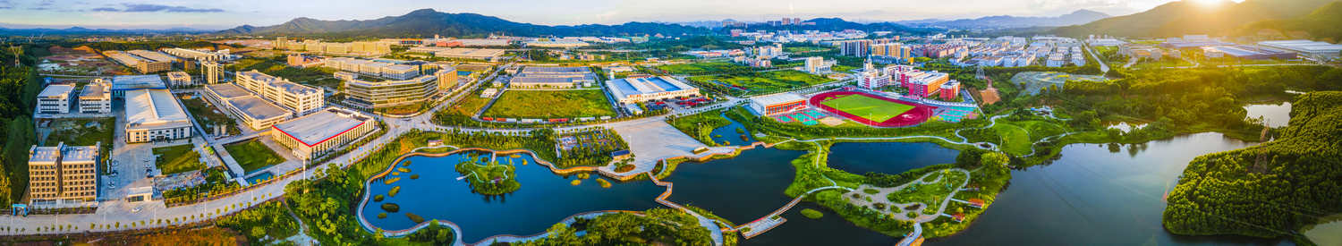 4、翠山湖高新區(qū)依山靠水，打造一流營(yíng)商環(huán)境。黎武揚(yáng)攝。_調(diào)整大小.jpg