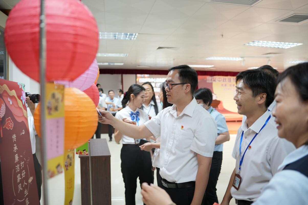 歡聚中秋佳節(jié) 政銀共譜未來--開平市政務服務數(shù)據(jù)管理局舉辦黨建、團建、工會共建活動_3