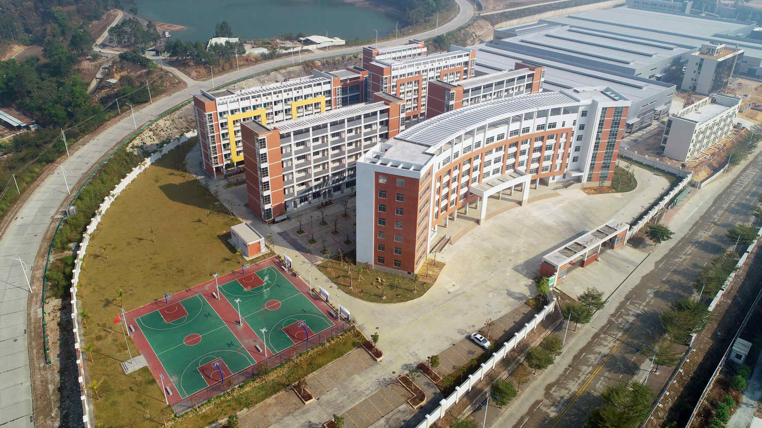 9、（15年教育配套）開(kāi)平市翠山湖職教中心2020_1228_105016B_調(diào)整大小.jpg